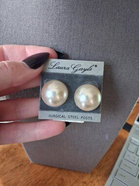 Vintage Laura Gayle stud earrings